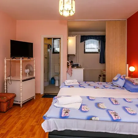 Steinhaus Bed & Breakfast Keszthely